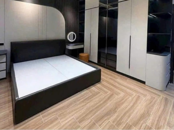Combo nội thất gồm giường, tủ kính và bàn trang điểm